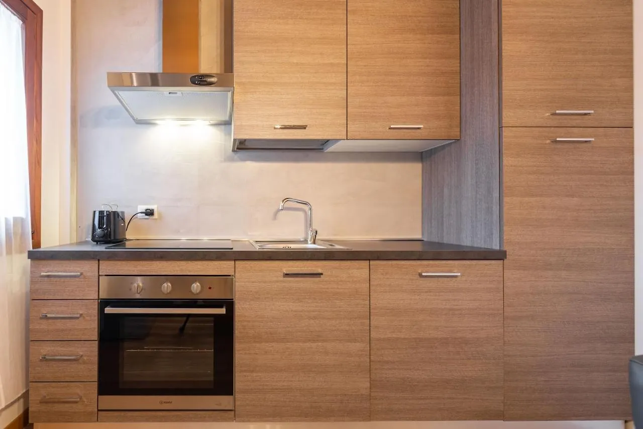 Venezia-Suite HemingwayA Pochi Passi Outlet Noventa di Piave Apartmán