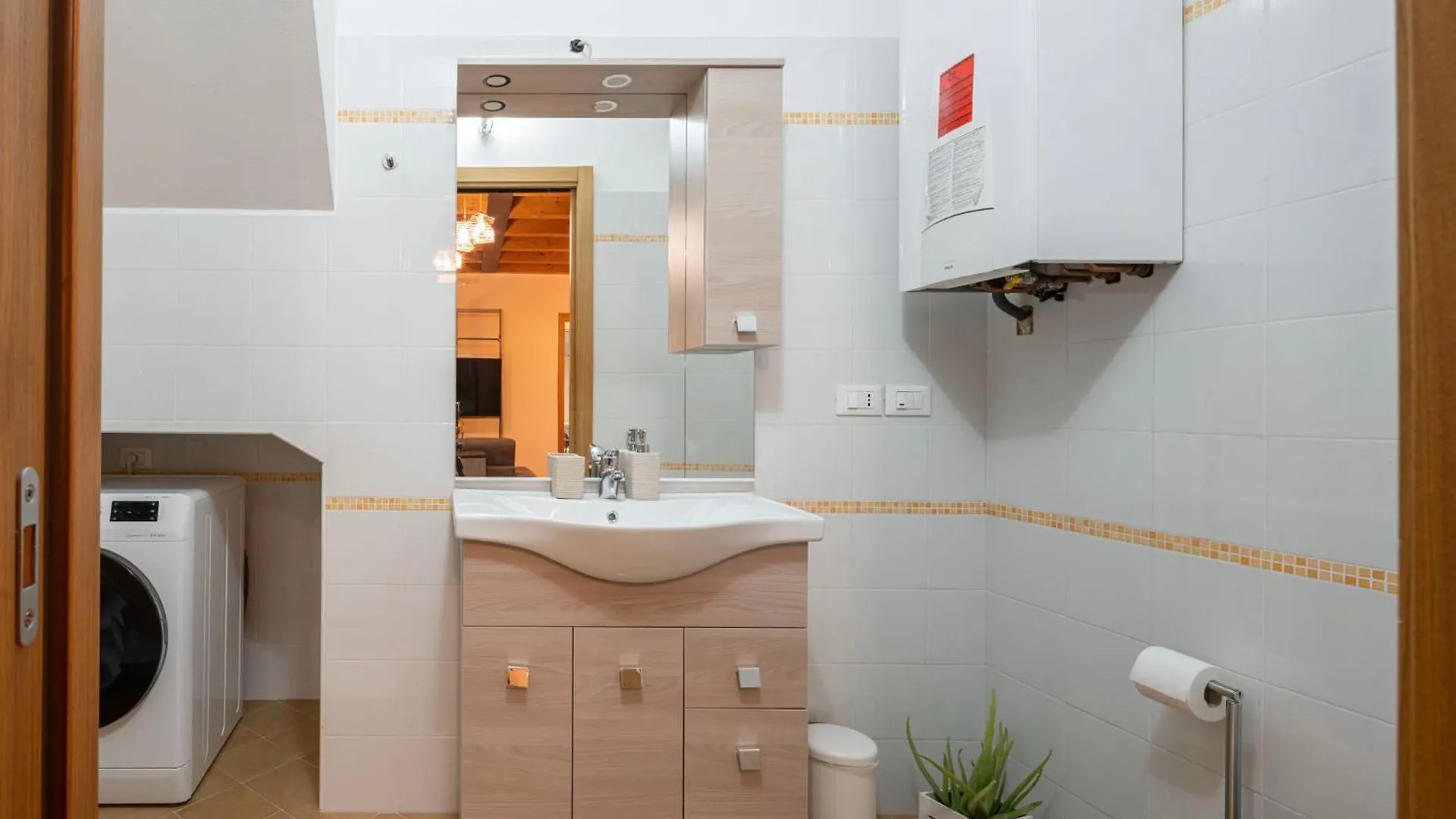 Venezia-Suite HemingwayA Pochi Passi Outlet Noventa di Piave 0*,  Italia